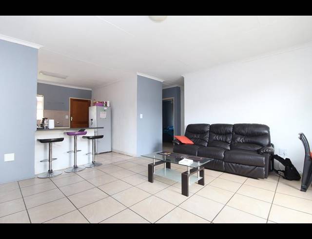 2 BEDROOM TOWNHOUSE FOR SALE IN ROOIHUISKRAAL NORTH